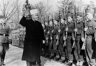 Al-Husseini inspects Waffen SS