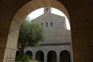 tabcha-church-pilgtims-courtyard