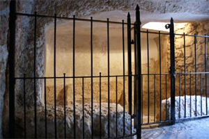 Garden tomb interior Jerusalem