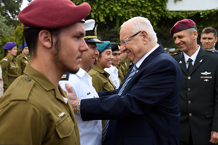 President Rivlin with outstanding soldiers - 9 May 2019