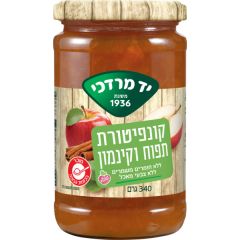 Apple jam with cinnamon